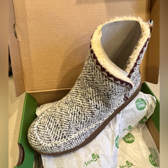 SANUK BOOTIES WOMEN’S SIZE 8 - Picture 4 of 8